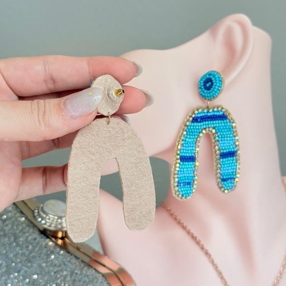 ⚜️ Blue and Gold Beaded Earrings - Picture 5 of 6